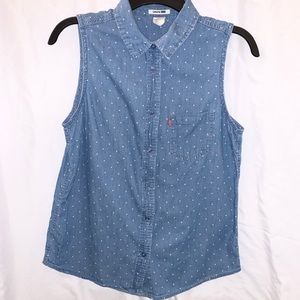 Levi's Sleeveless button down star print shirt in blue wash. Size M.